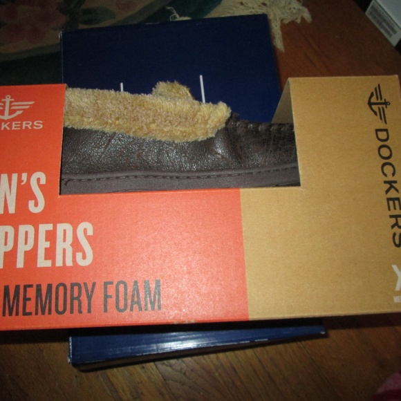 MEN'S DOCKER'S MEMORY FOAM SLIPPERS SIZE XL - Picture 2 of 2